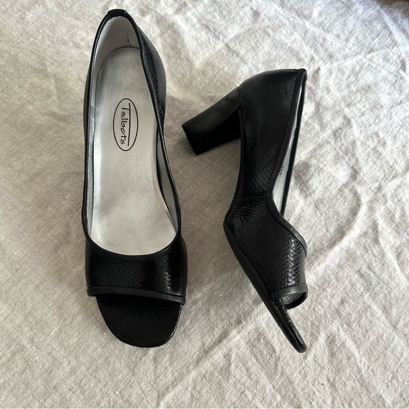 Talbots Black Leather Peep Toe Heels 7.5B - Picture 2 of 12